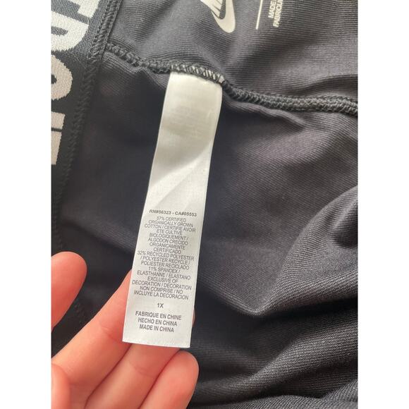 NWT Nike Essential Plus Size Leggings Athletisure Stretch Workout Gym Fitness 1X - Picture 8 of 12